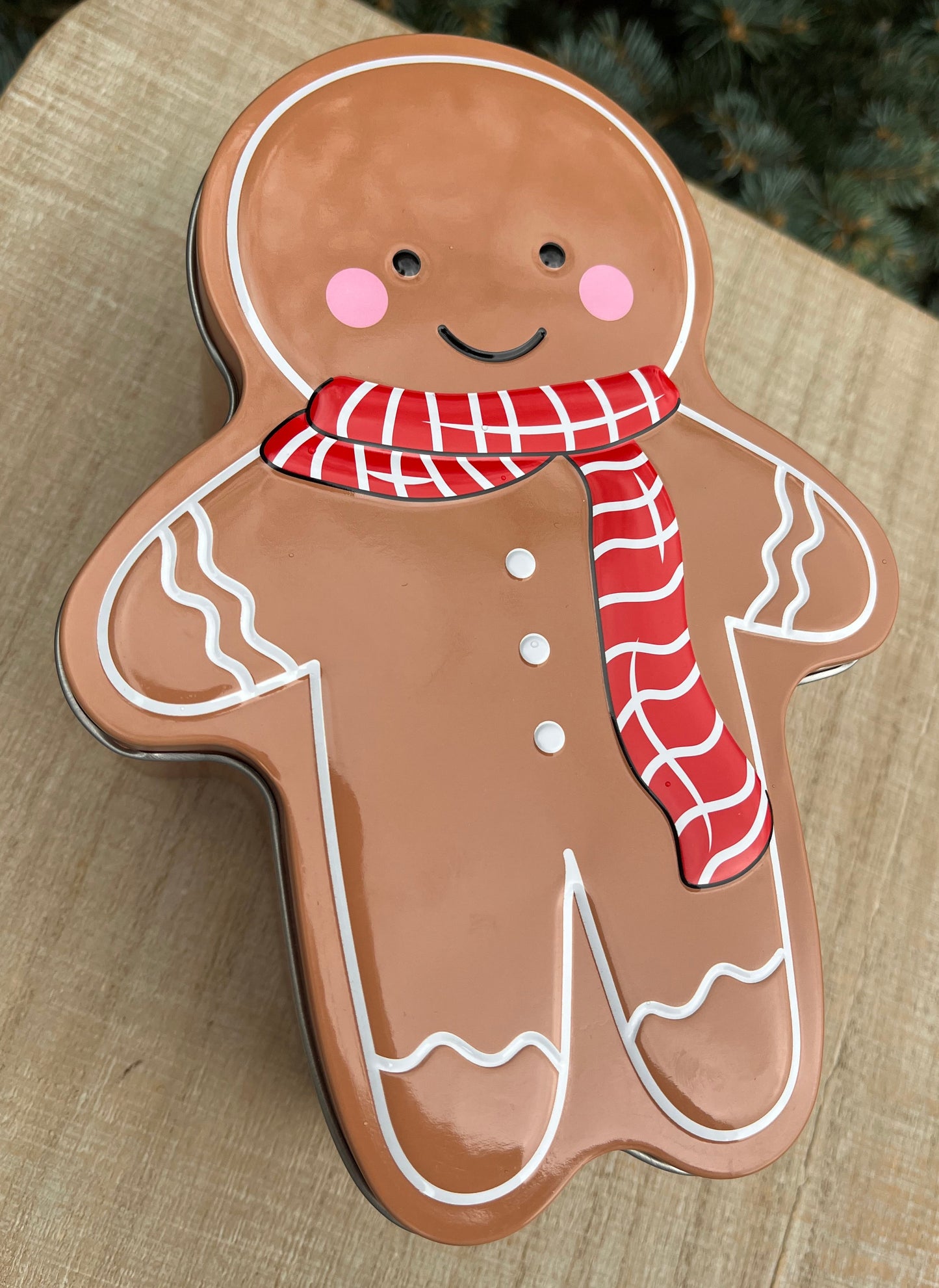 Medium Gingerbread Four Bite Tin